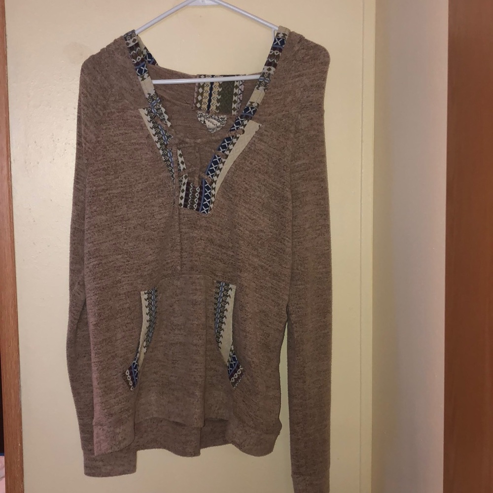 Long sleeve hoodie or shirt.
